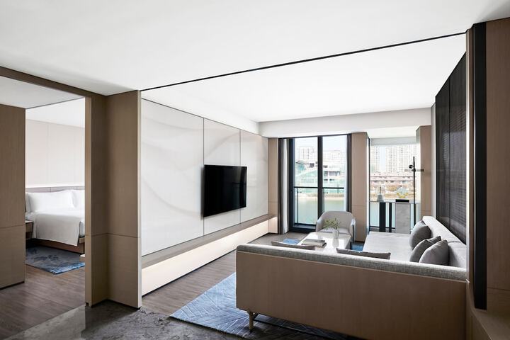 Room 7 of 62