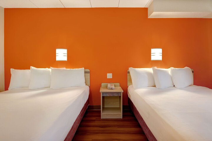 Room 12 of 25