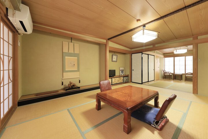 Room 10 of 38