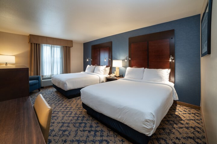 1 Queen Bed Accessible (8 of 15)
