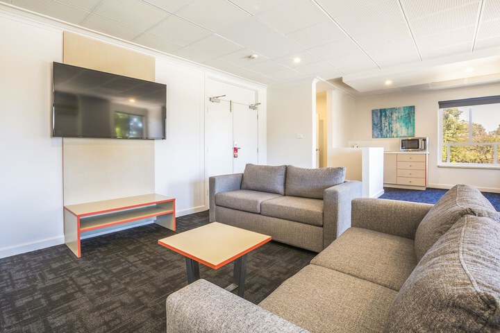 Room 12 of 35