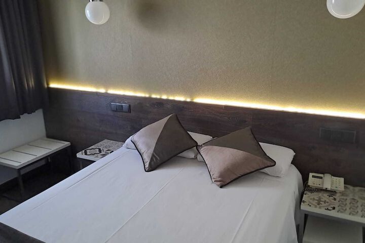Room 93 of 193
