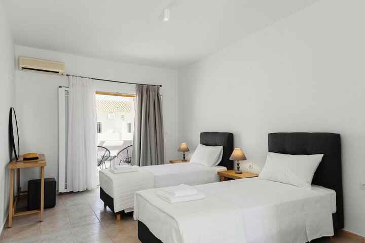 Room 2 of 17
