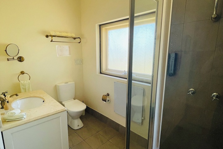 Room 104 of 214