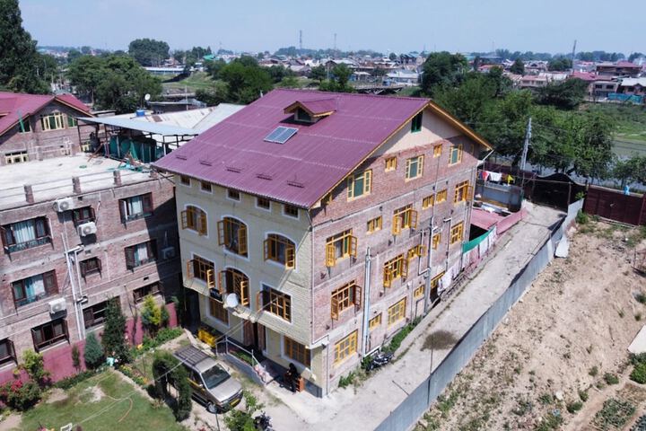 Goroomgo The Shafeeq Srinagar