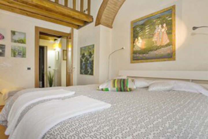 Room 14 of 18