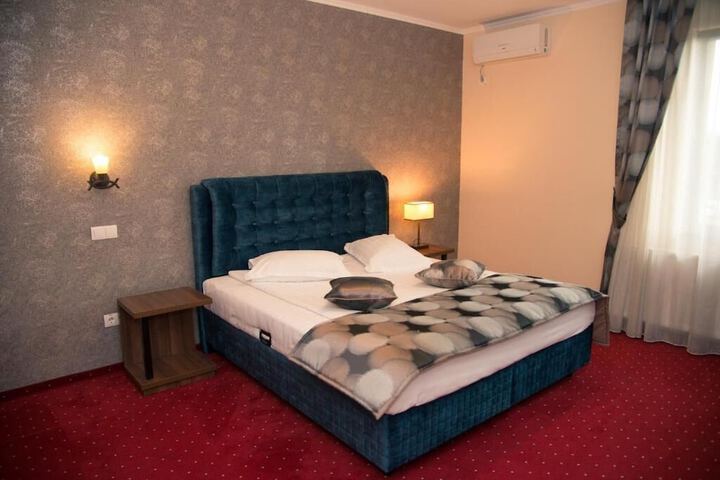 Room 20 of 98