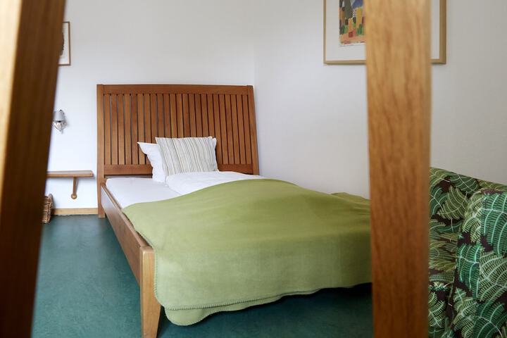 Room 4 of 108