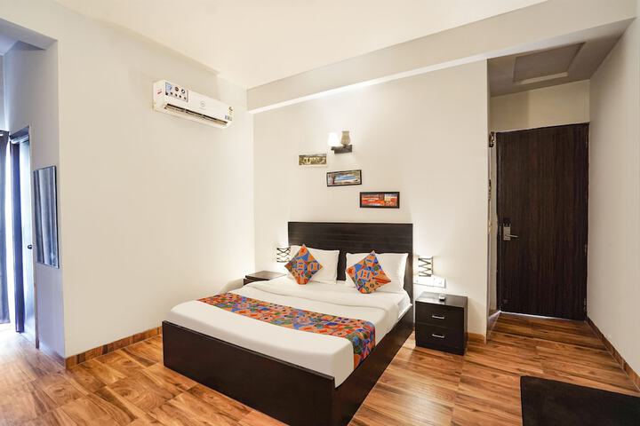Room 10 of 30