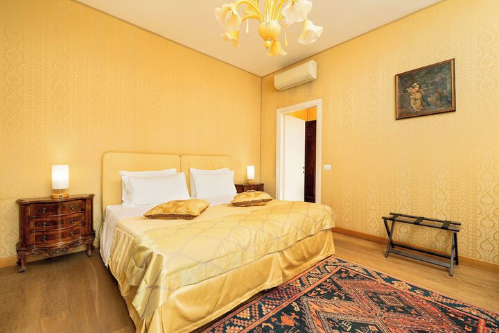 Room 28 of 81
