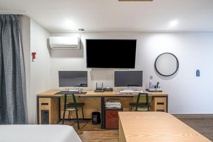 Room 72 of 105