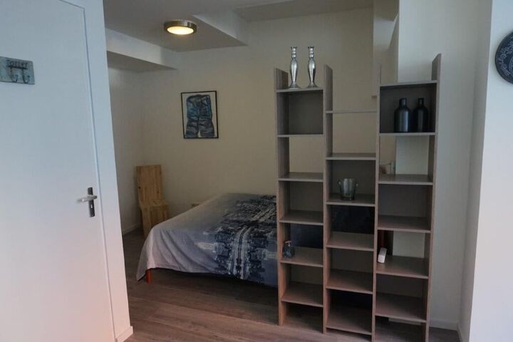 Room 8 of 9