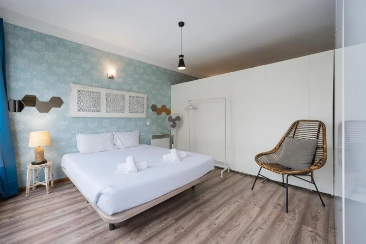 Room 5 of 18