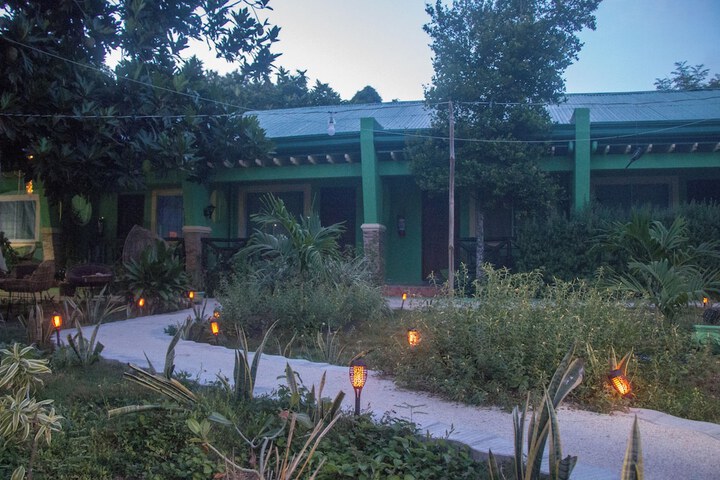 Hotel Exterior 153 of 210
