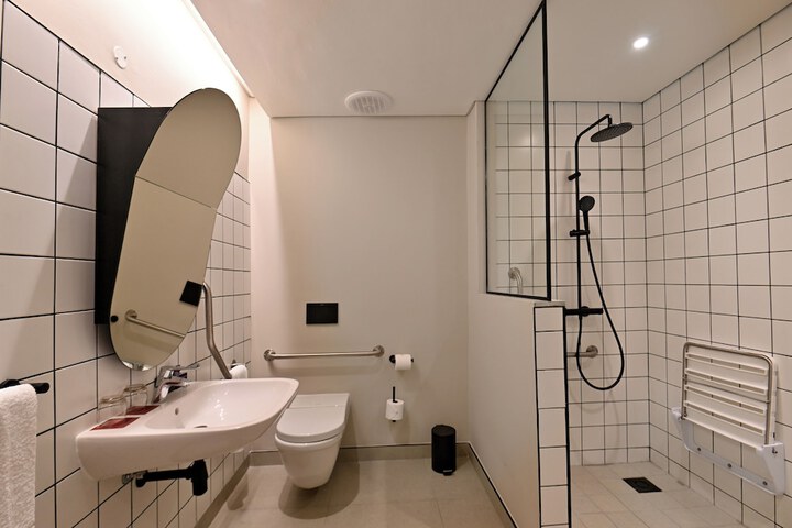 Room 15 of 30