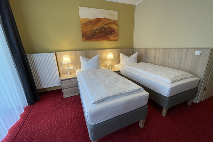 Room 20 of 99