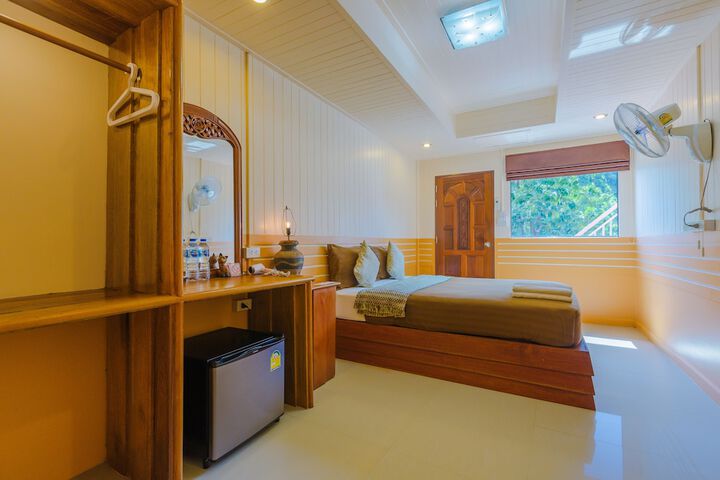 Room 9 of 47