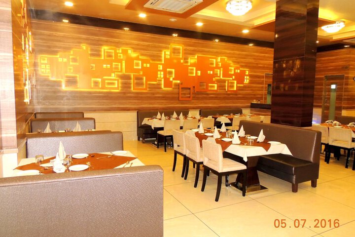 Dining 17 of 26