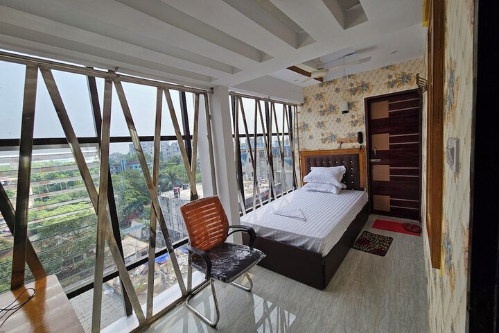 Room 8 of 15