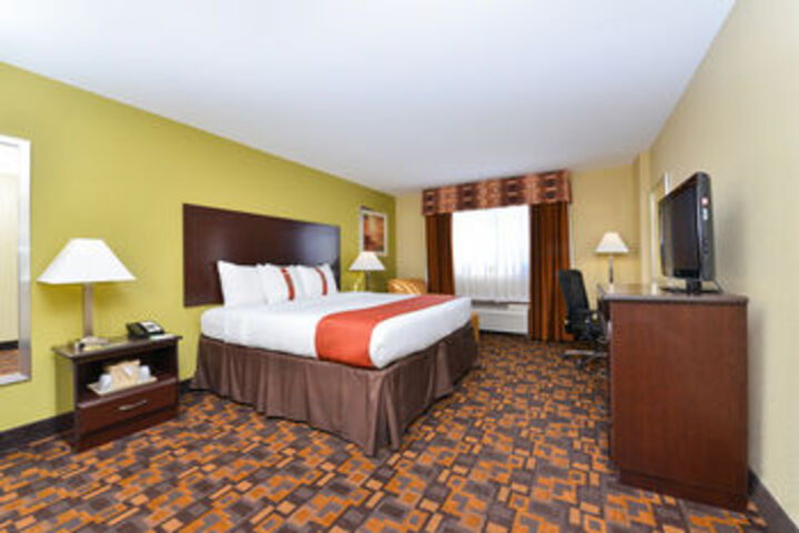 Room 17 of 28