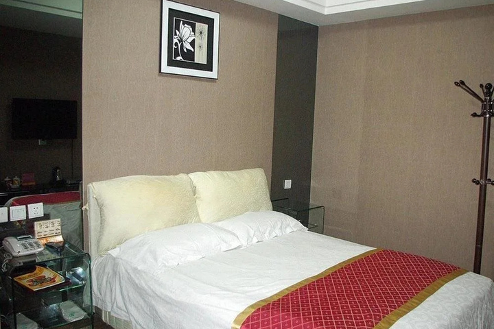 Room 5 of 10