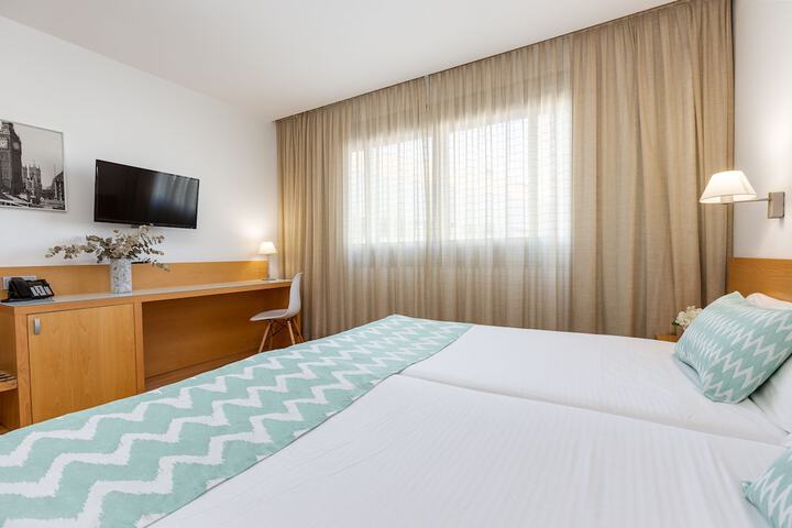 Room 9 of 28