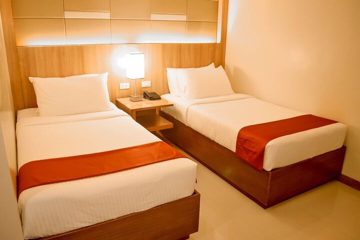 Room 6 of 14