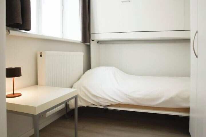 Room 8 of 77