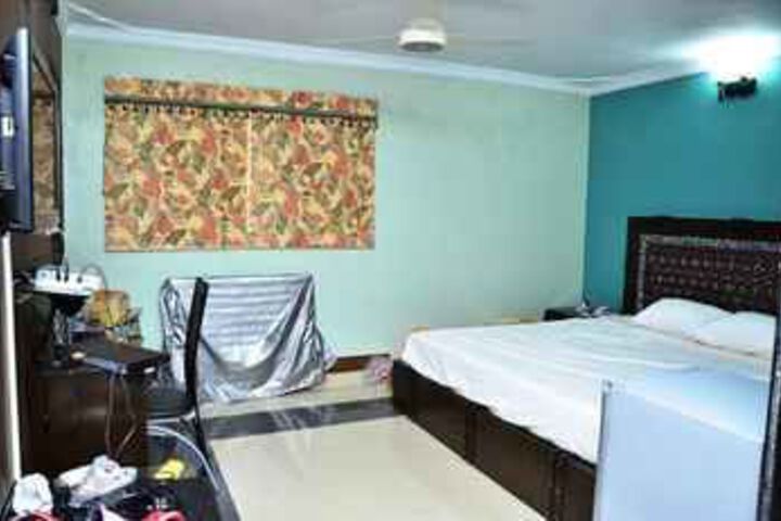 Room 14 of 37