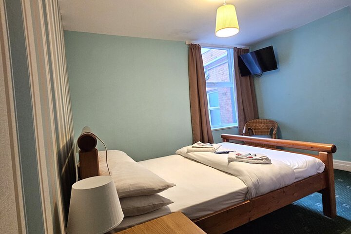 Room 2 of 16