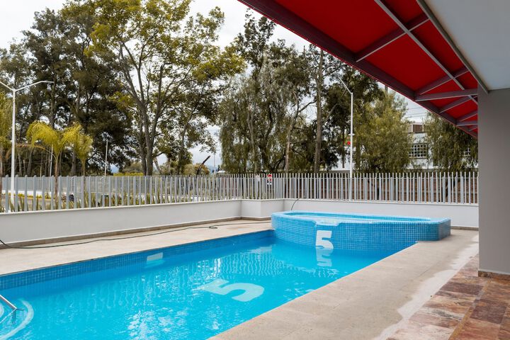 Pool 17 of 30