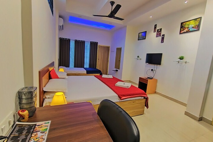 Room 9 of 18