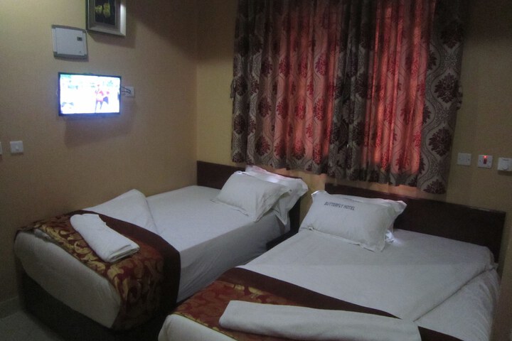 Room 2 of 33