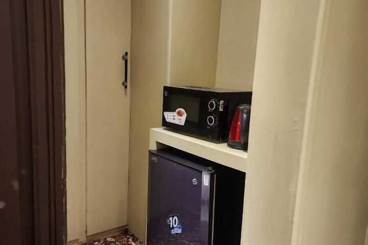 Room 6 of 8
