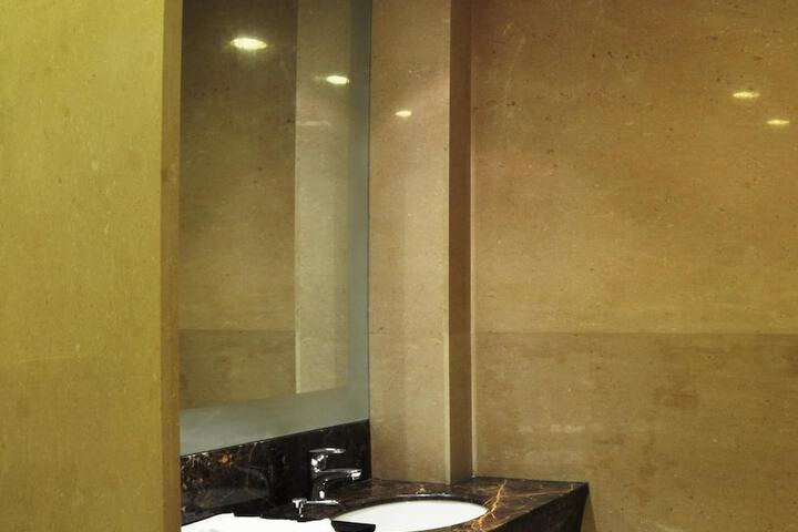 Room 16 of 27