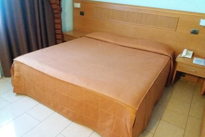 Room 16 of 31