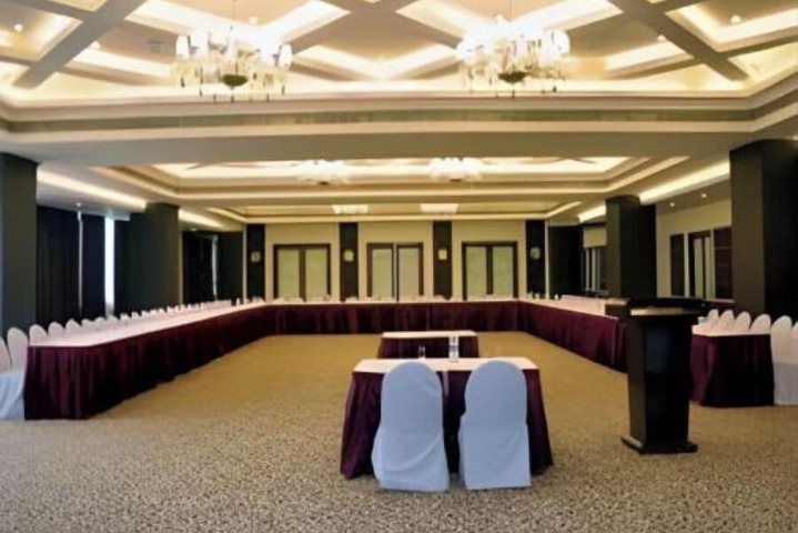 Ballroom/Hall 24 of 33