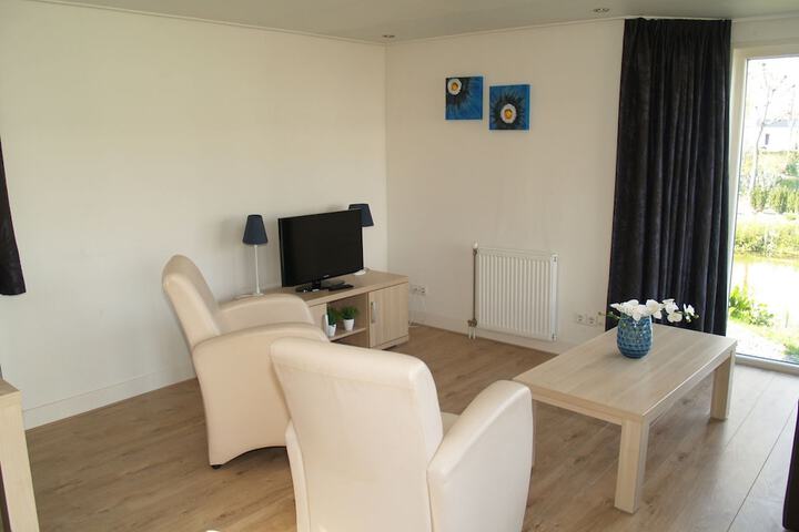 Room 4 of 32