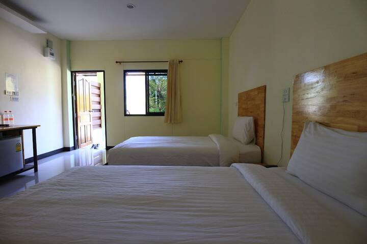 Room 6 of 10