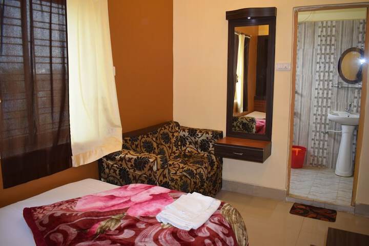 Room 9 of 16