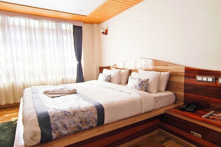 Room 9 of 35