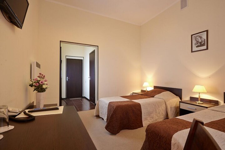 Room 28 of 62