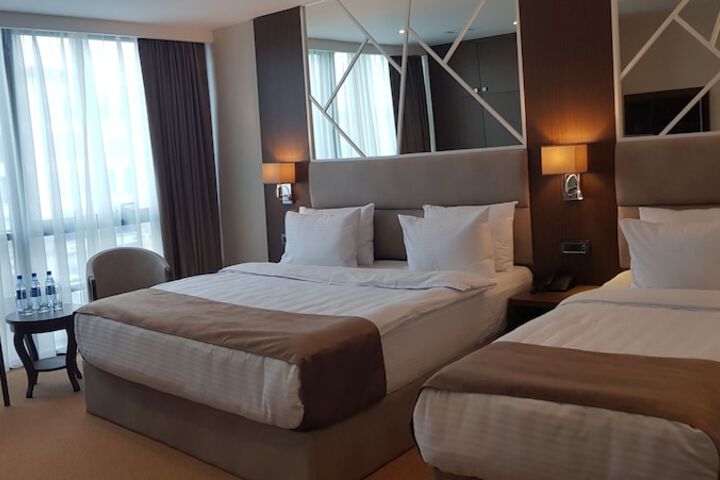 Room 28 of 342
