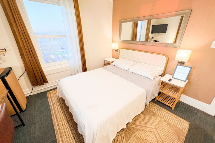 Room 34 of 85