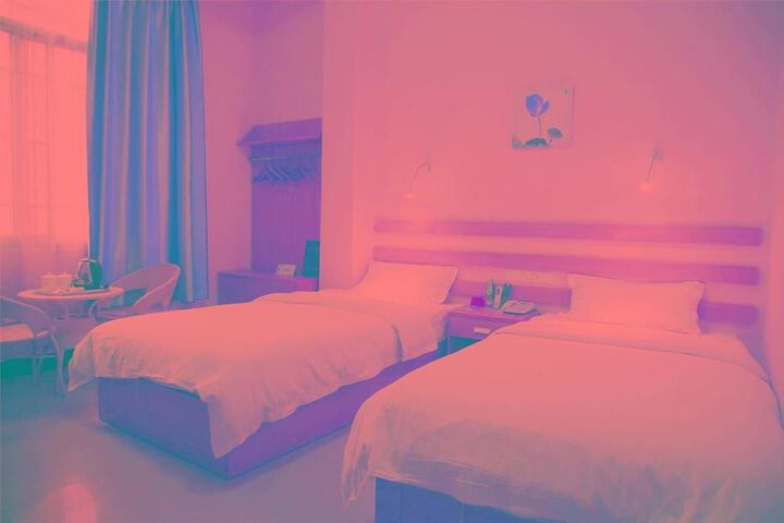 Room 15 of 28