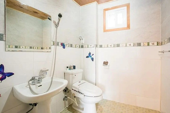 Room 8 of 26