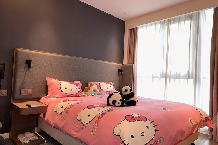 Room 33 of 49