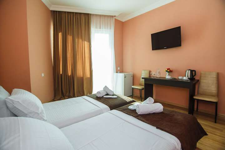 Room 3 of 48