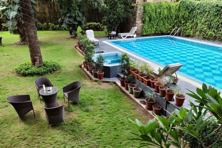 Pools & Facilities