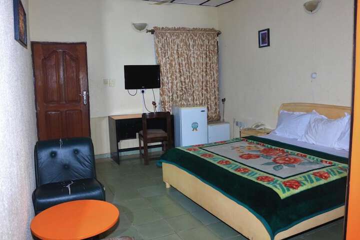 Room 5 of 19